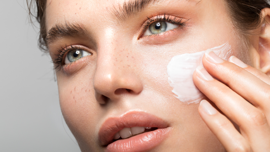 5 astuces pour resserrer les pores et retrouver une peau lisse et lumineuse