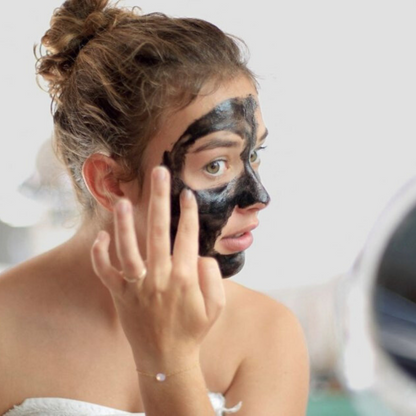 Masque Purifiant au Charbon Actif LANBENA – Anti-Points Noirs & Réducteur de Pores